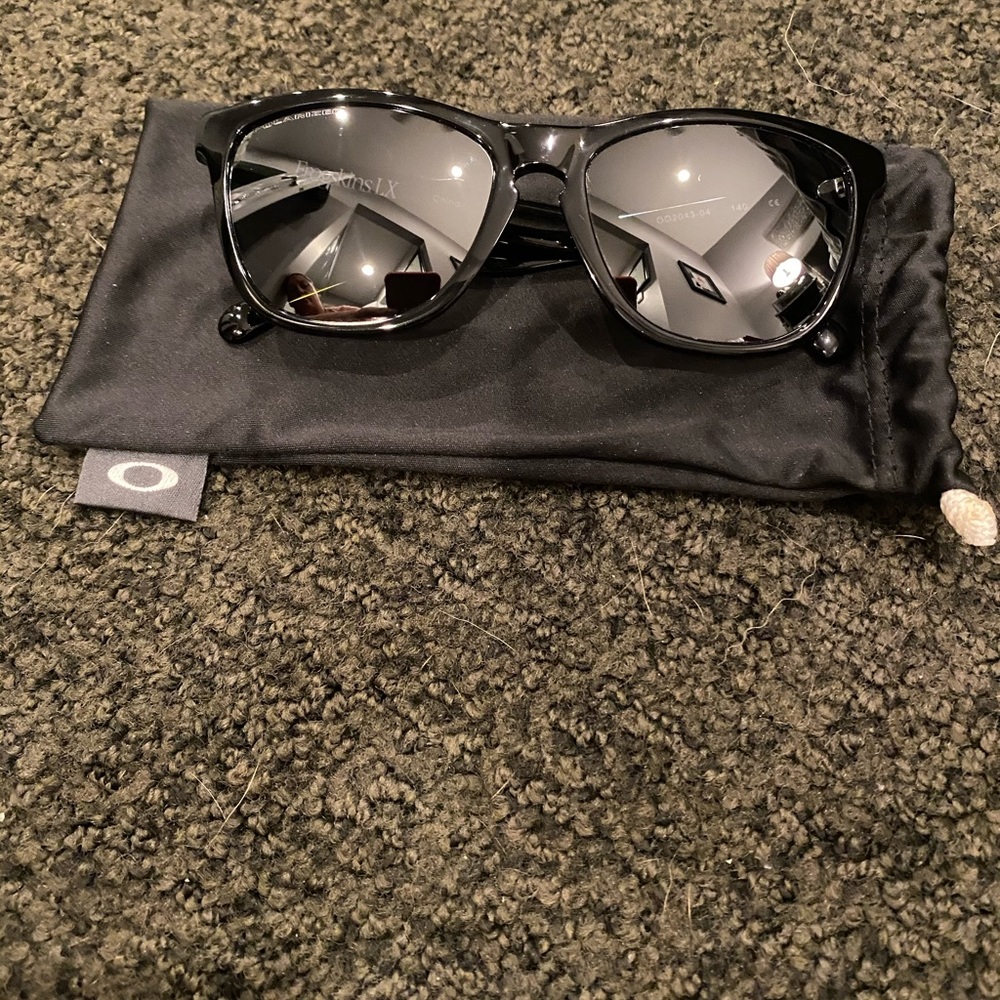 NWOT Oakley FrogskinLX Polarized sunglasses